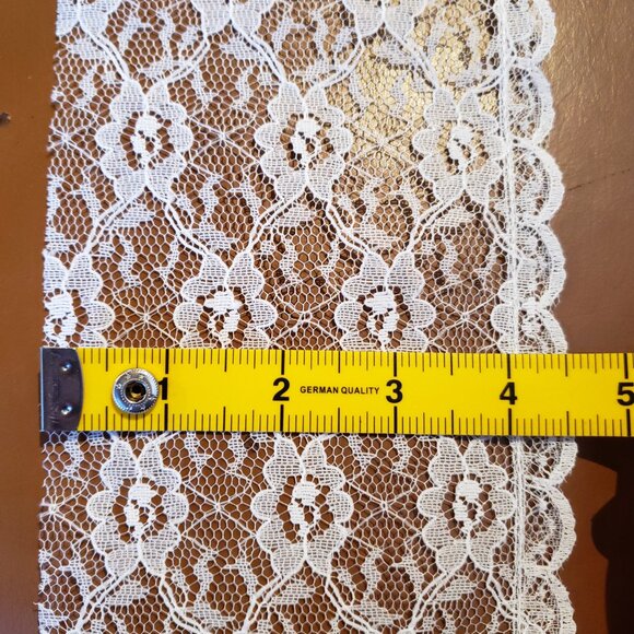 Chantilly Lace Trim - 4" wide - Ivory Floral & Swag - 5 Yard Continuous Length - Picture 3 of 6